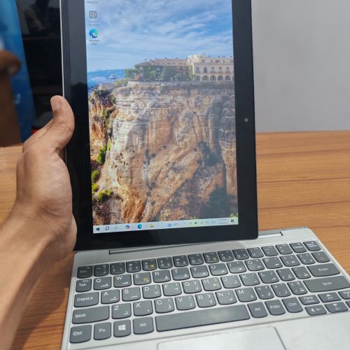 Lenovo MT 80XF  Intel Atom X5-Z8350  RAM: 4GB DDR3  64GB SSD 2-in-1 Detachable